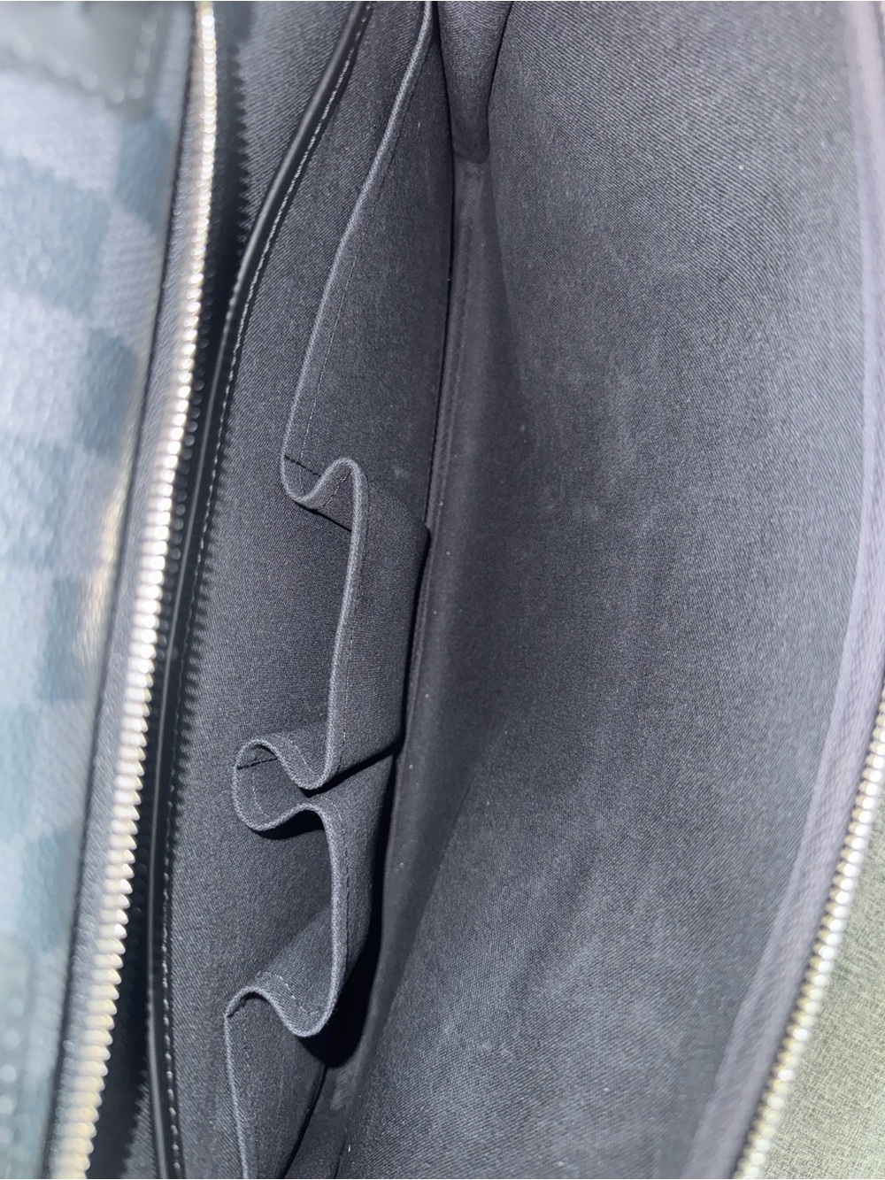 Louis Vuitton Graphite ICare - Picture 15 of 17